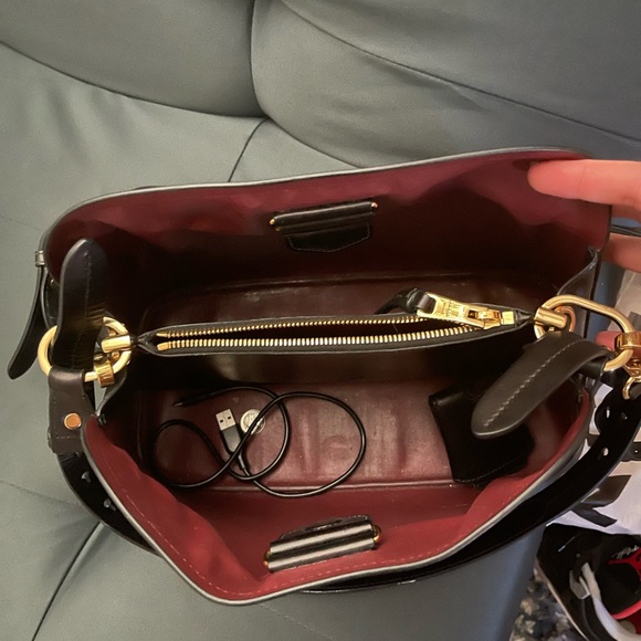 Prada purse - Picture 1 of 4